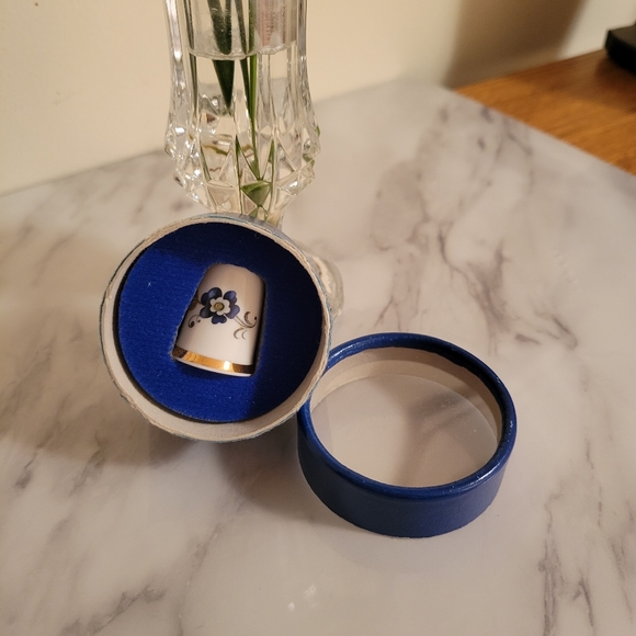 Vintage Sandford Thimble- Blue Floral - Picture 3 of 8